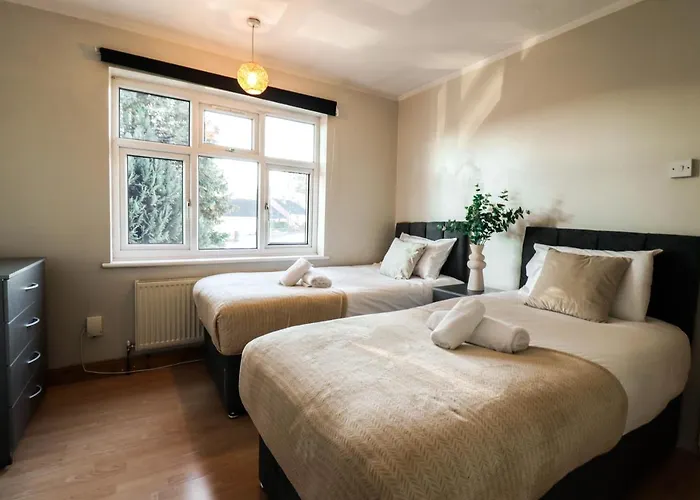 Homely Contractor House - Enjoy Free, Convenient Parking