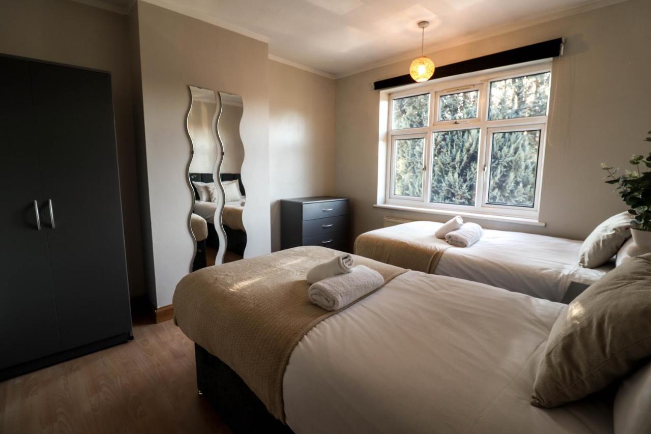Apartment Homely Contractor House - Enjoy Free, Convenient Parking Luton (Bedfordshire)