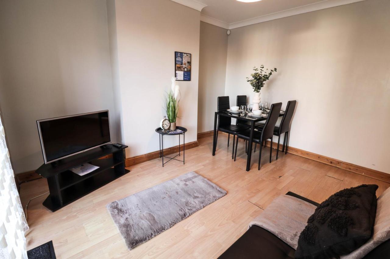 Homely Contractor House - Enjoy Free, Convenient Parking Apartment *