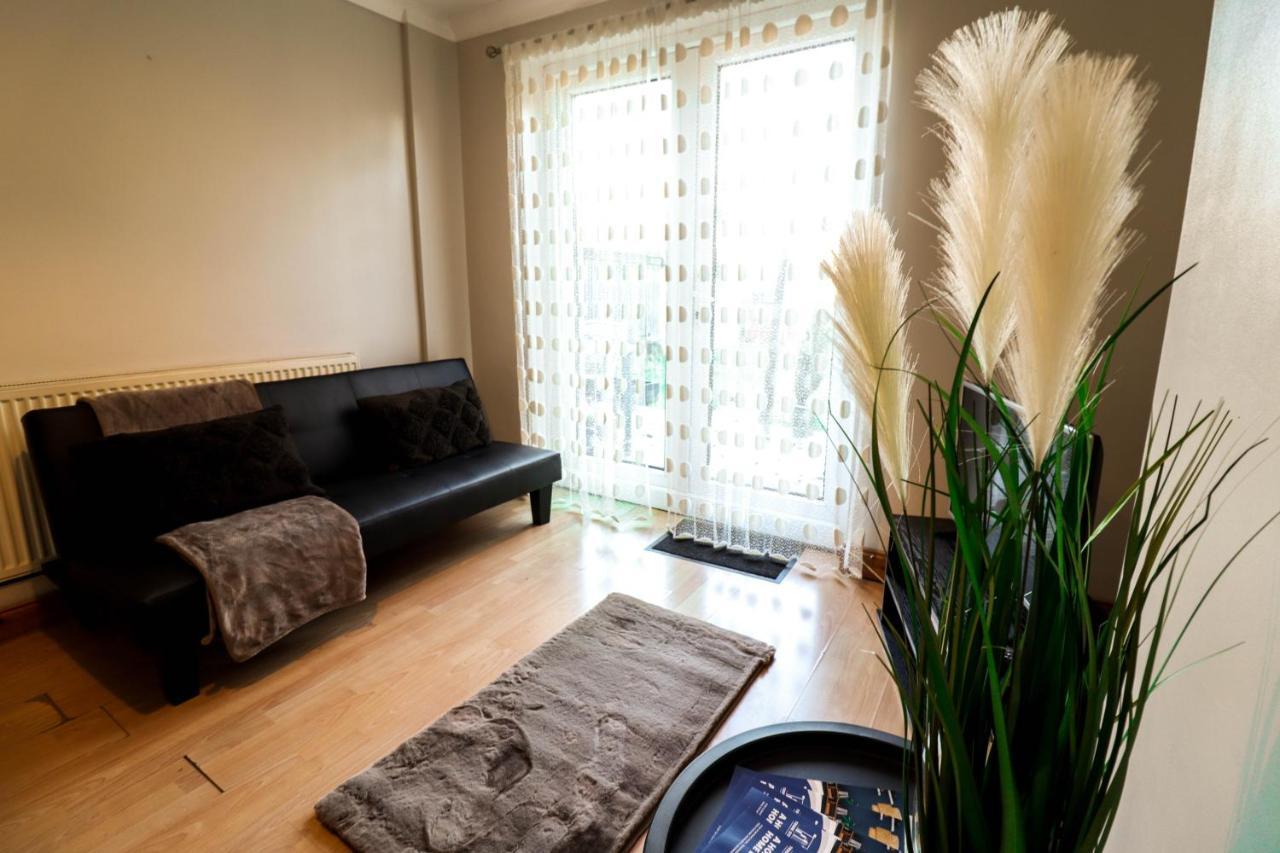 Apartment Homely Contractor House - Enjoy Free, Convenient Parking