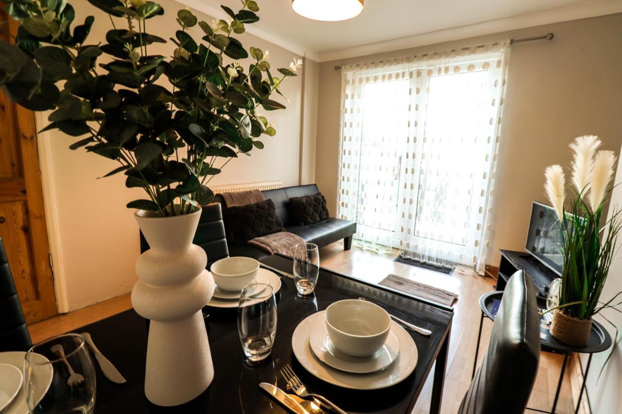 Homely Contractor House - Enjoy Free, Convenient Parking Apartment *